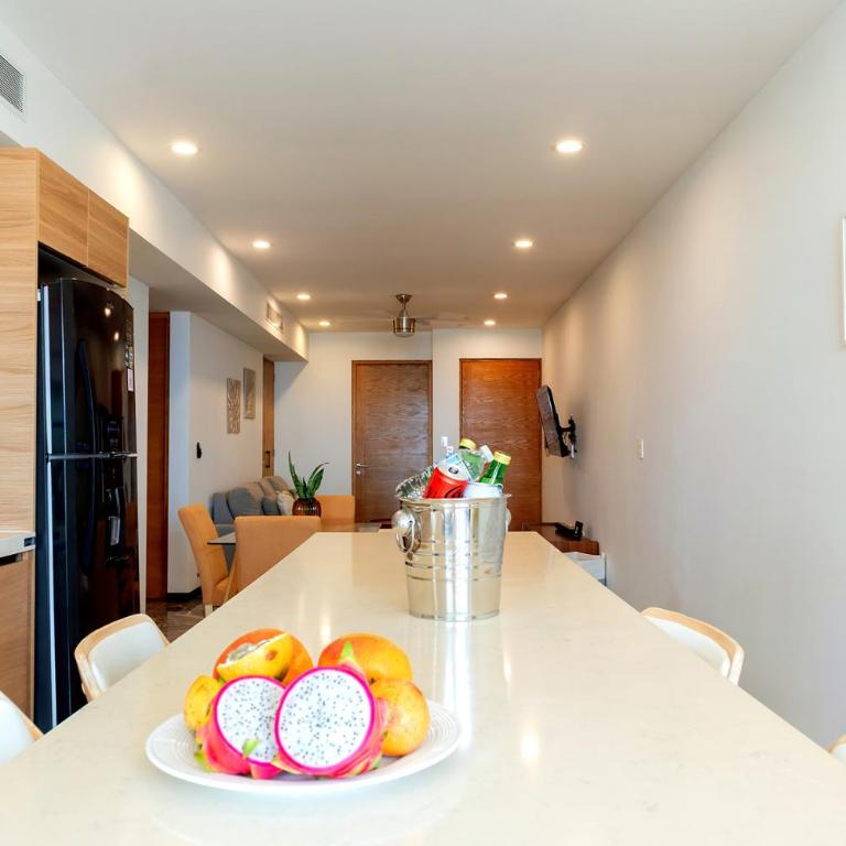 It Beach Condo - Two-Bedroom Apartment with Balcony and Sea View - 20