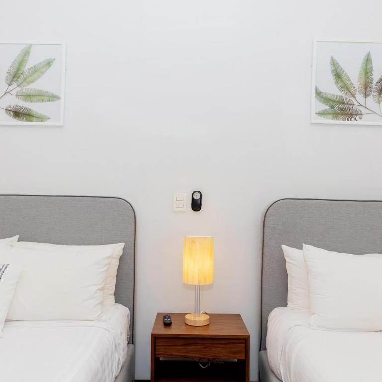 It Beach Condo - Two-Bedroom Apartment with Balcony and Sea View - 25