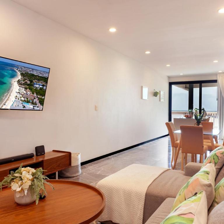 It Beach Condo - Two-Bedroom Apartment with Balcony and Sea View - 27