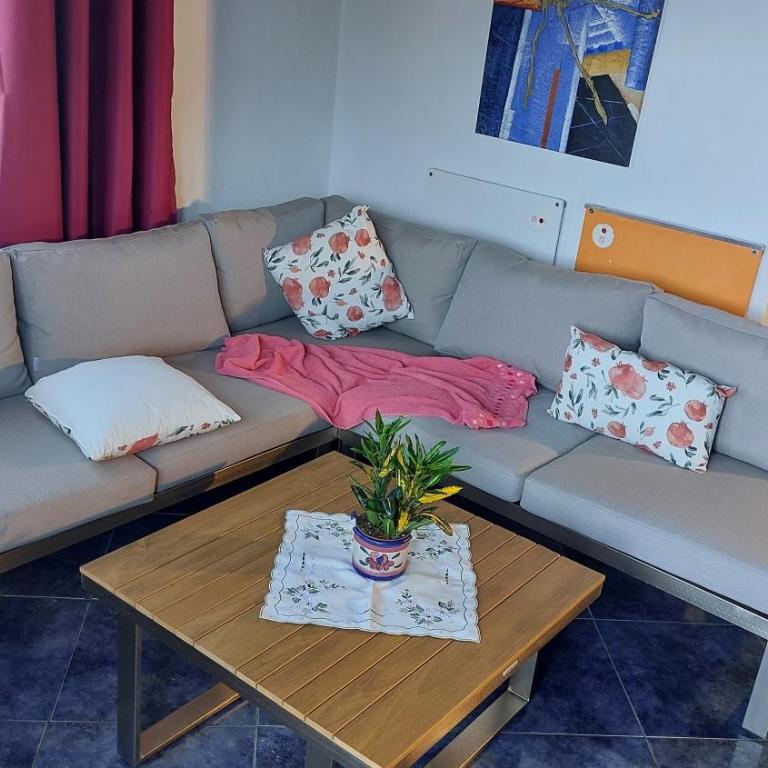 Apartment mit privatem Balkon sowie Meer- und Gebirgsblick im modernen Stil - Apartamento - 4