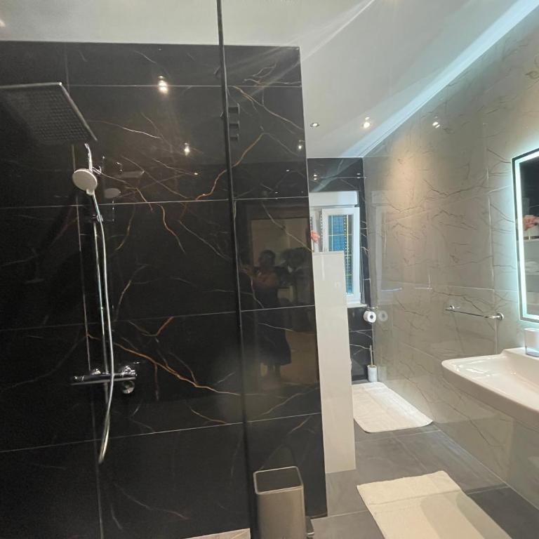 Luxury Villa Euphoria - Three-Bedroom Villa - 10