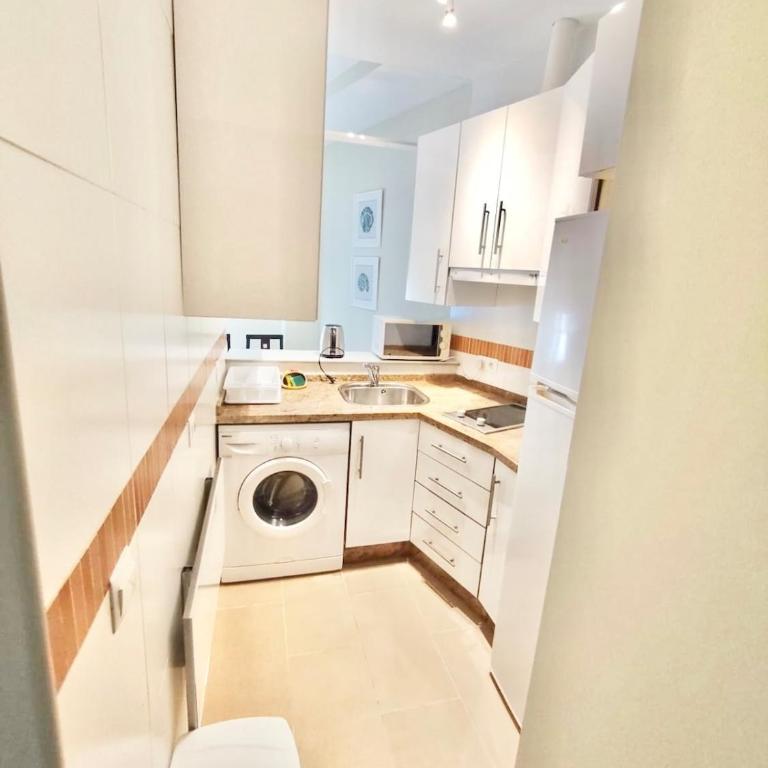 En el Corazón de Málaga - Three-Bedroom Apartment - 2