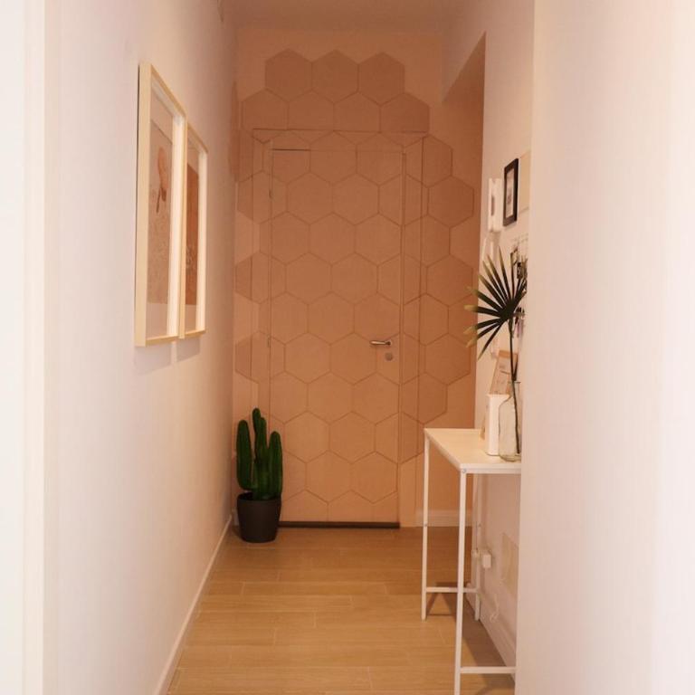 Funkey Studio - One-Bedroom House - 2