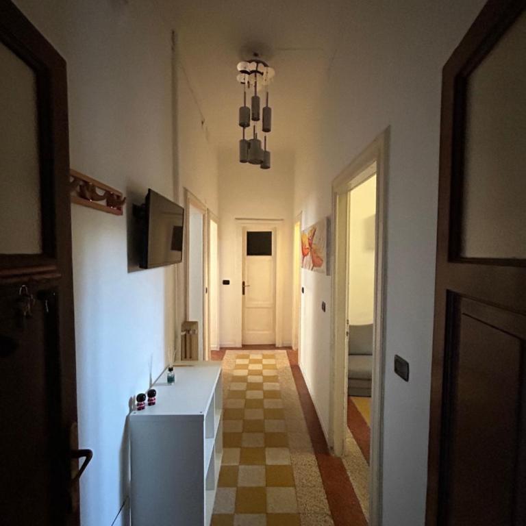 Traditional Home Isola District - Shared Appartment - Camera Matrimoniale con Bagno in Comune - 1