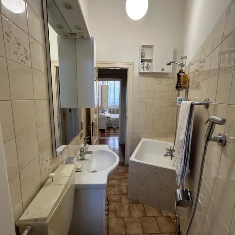Traditional Home Isola District - Shared Appartment - Camera Matrimoniale con Bagno in Comune - 7