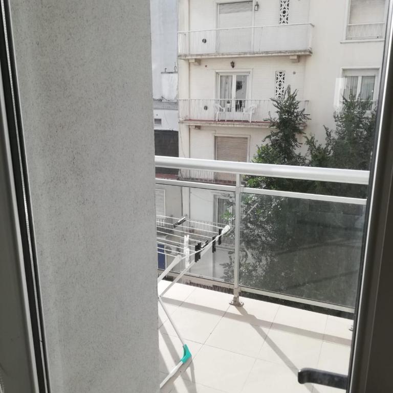 Depto 2 AMBIENTES, SEMIPISO CON BALCON - One-Bedroom Apartment - 3