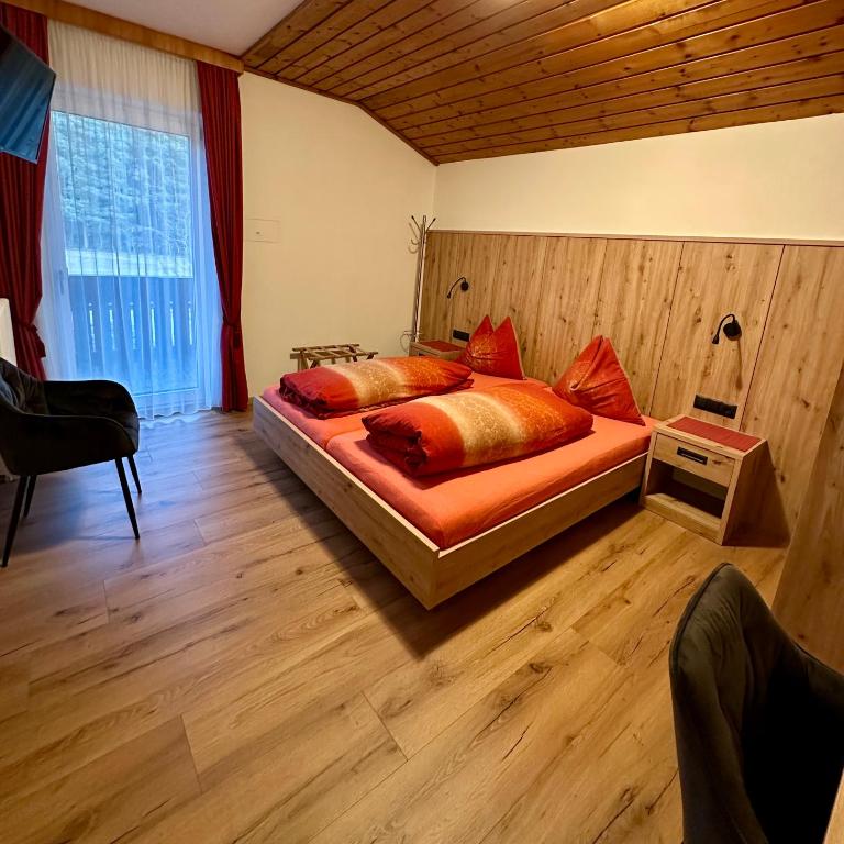 Frunhaus - Zimmer, Apartments, Ferienwohnungen - Habitación Doble con balcón - 1