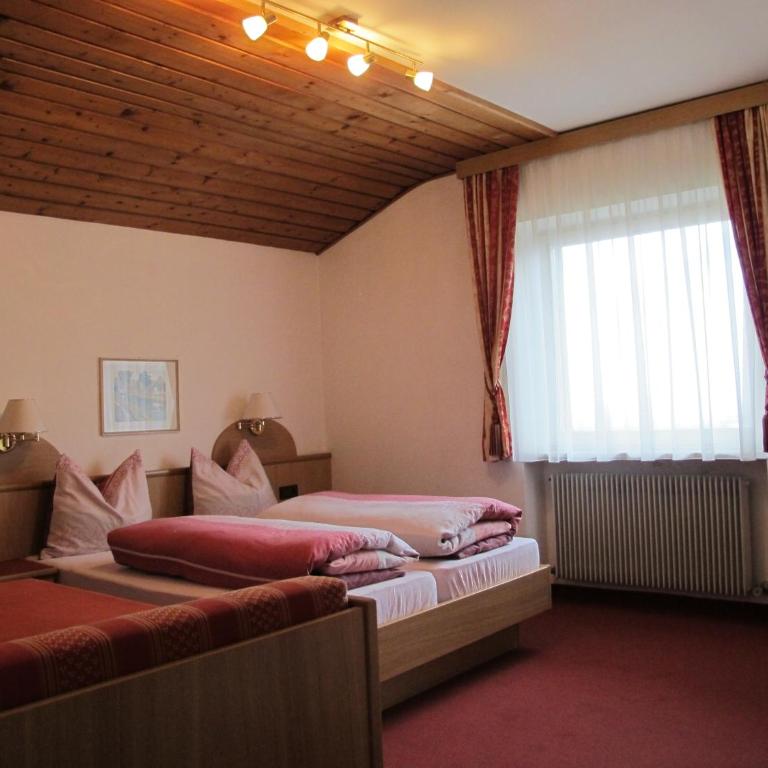 Frunhaus - Zimmer, Apartments, Ferienwohnungen - Habitación Doble con vistas a la montaña - 1