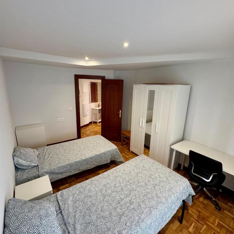 Apartamento Vacacional Pamplona - Three-Bedroom Apartment with View - 4
