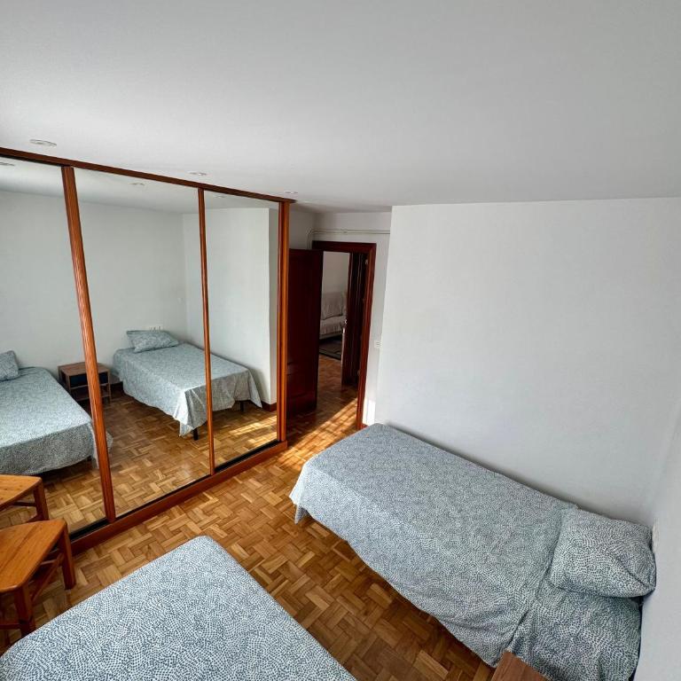 Apartamento Vacacional Pamplona - Three-Bedroom Apartment with View - 7
