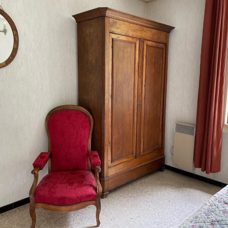 Villa 10 mins a pieds du centre de L Isle sur la Sorgue - Four-Bedroom Vacation Home - 20