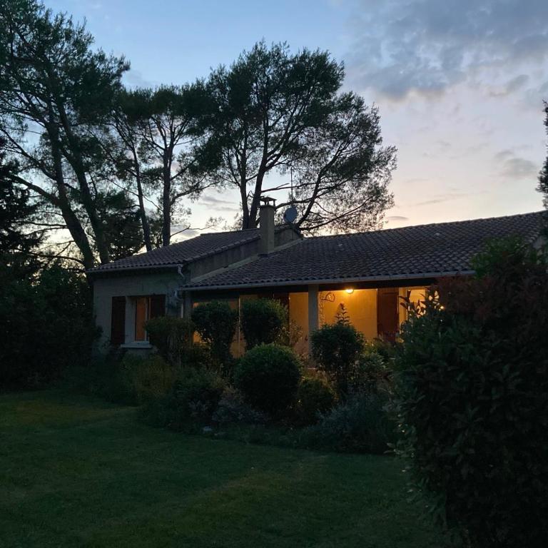 Villa 10 mins a pieds du centre de L Isle sur la Sorgue - Four-Bedroom Vacation Home - 7
