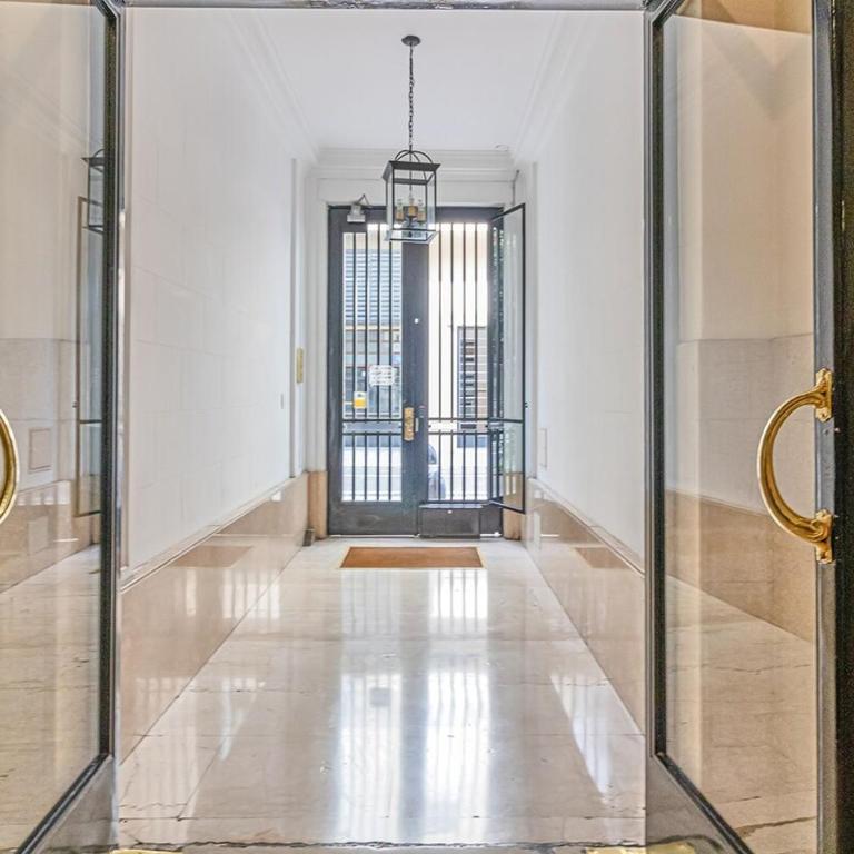 Chic Urban Retreat in Buenos Aires - Two-Bedroom Apartment - 48