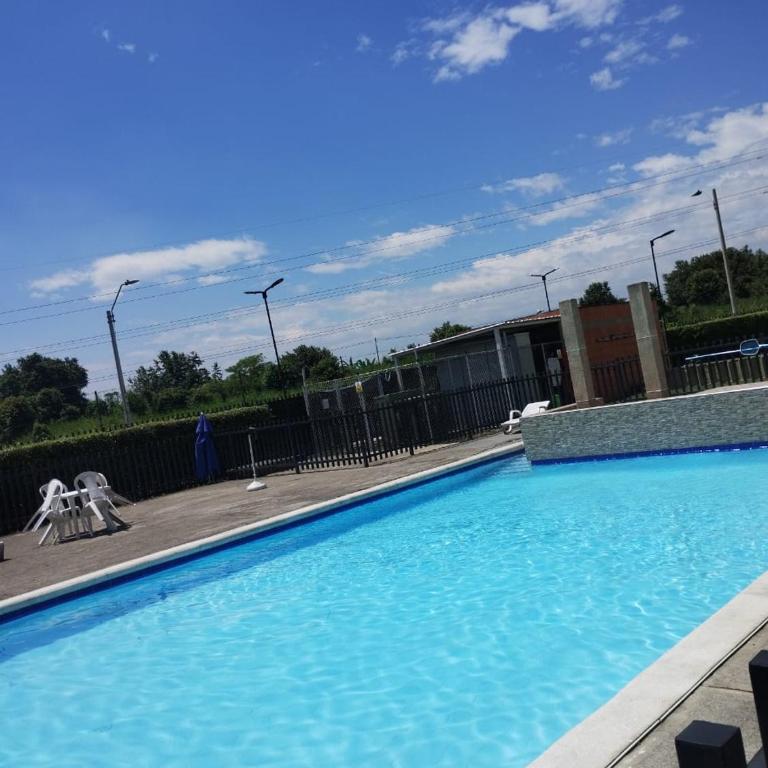 Cómodo apartamento sur de cali - Apartamento de 3 dormitorios con vistas a las montañas - 2