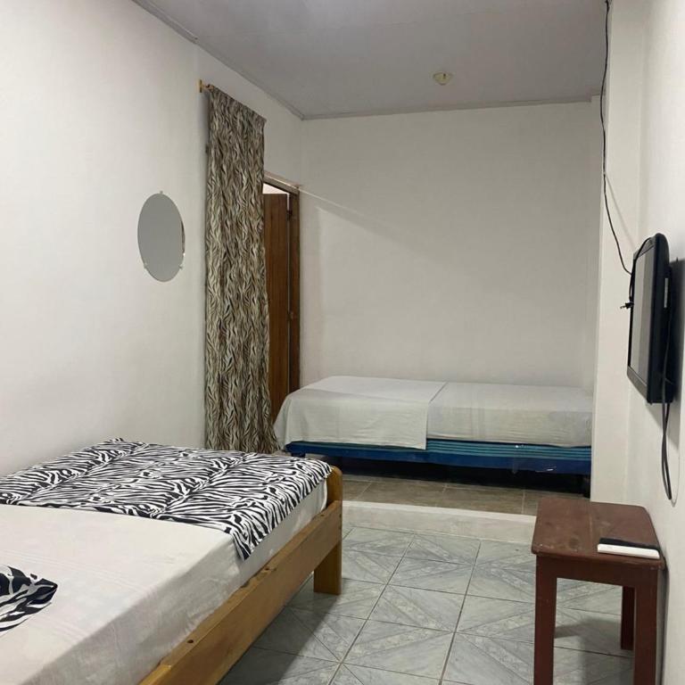 Hostal El Almendro - Twin Room - 6