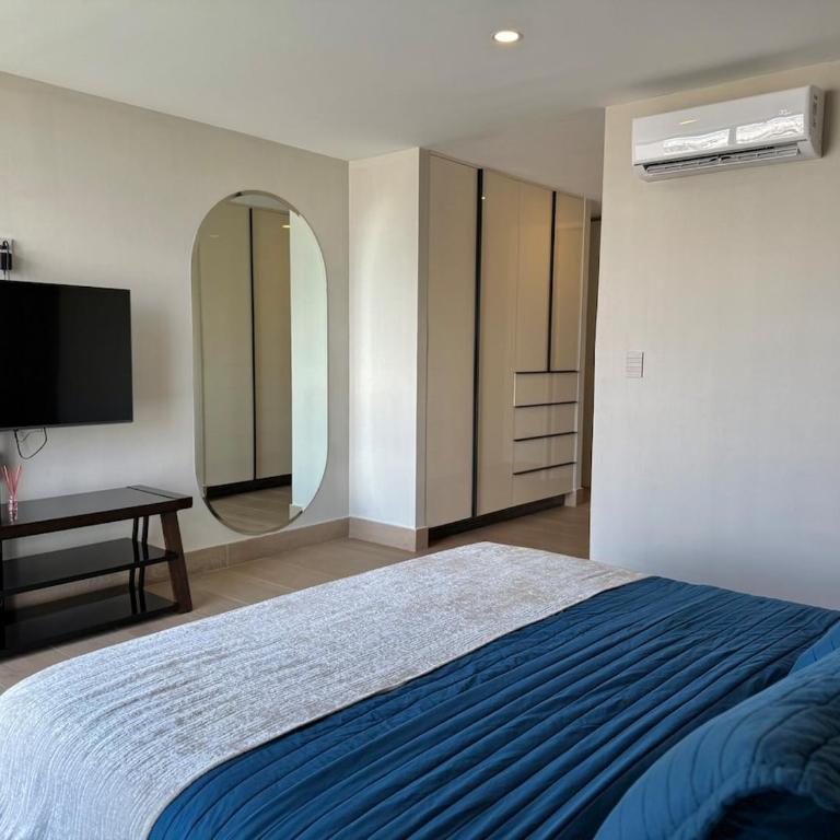 Hermoso Depa sobre el Malecón - Two-Bedroom Apartment - 73