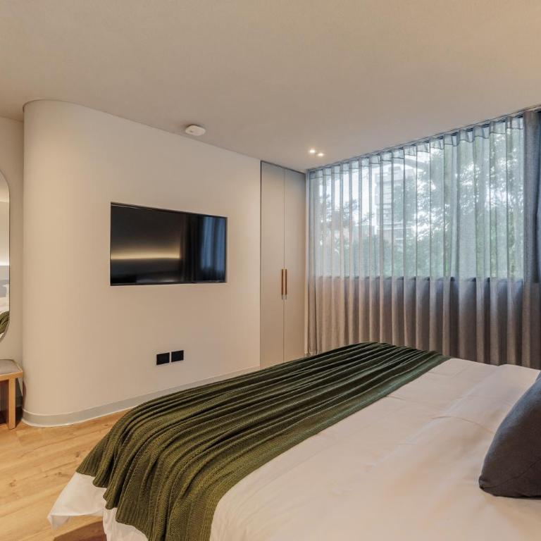 Sereno Building - Three-Bedroom Apartment - 1