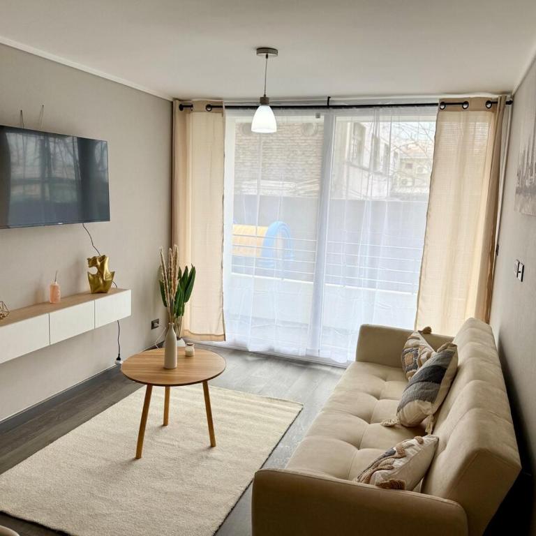 Estilo y comodidad a pasos del Estadio Nacional - Two-Bedroom Apartment - 1