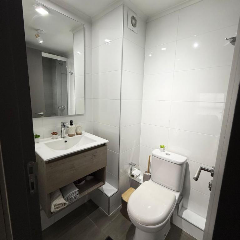 Estilo y comodidad a pasos del Estadio Nacional - Two-Bedroom Apartment - 20