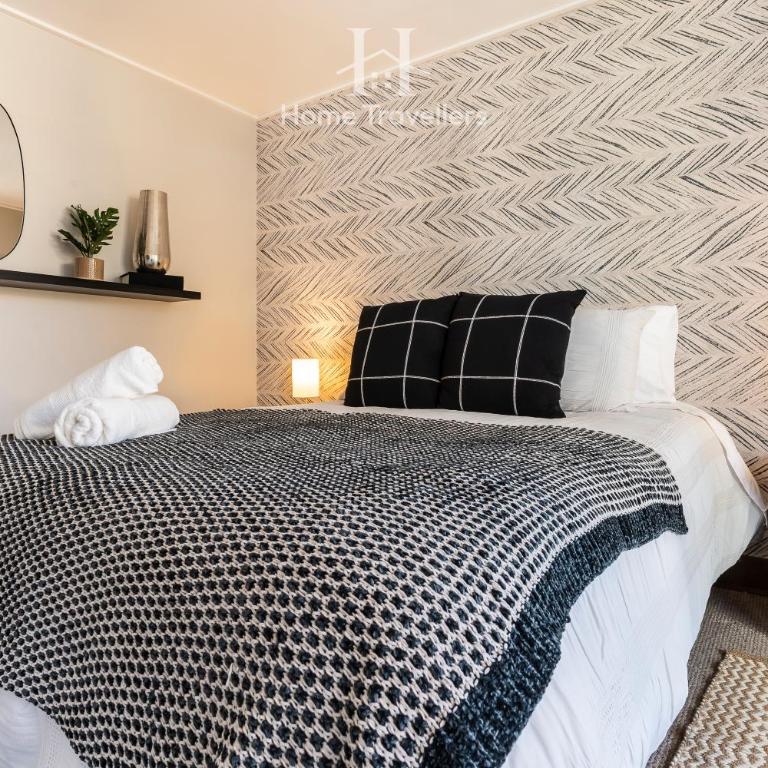 HT Amplio depto en Las Condes con estacionamiento - One-Bedroom Apartment - 17