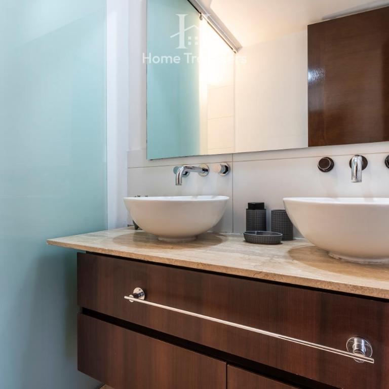 HT Amplio depto en Las Condes con estacionamiento - One-Bedroom Apartment - 40