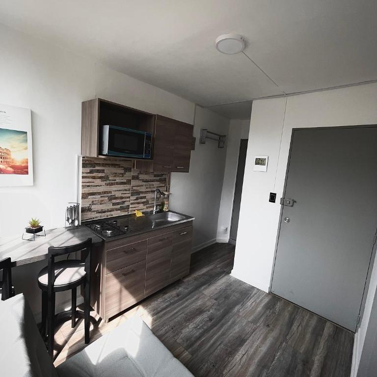 Espectacular Apartaestudio cerca de todo en envigado centro 201 - Apartamento Estudio - 1 cama doble - 6