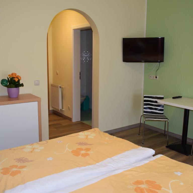 Gästehaus Sabina- Frühstückspension, Bed & Breakfest - Doppelzimmer mit Terrasse - 19