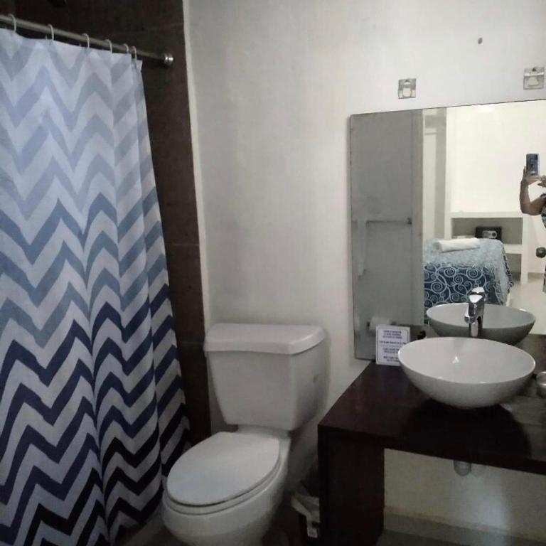 2 bed 2 bath condo, steps from the beach - Two-Bedroom Apartment - 31
