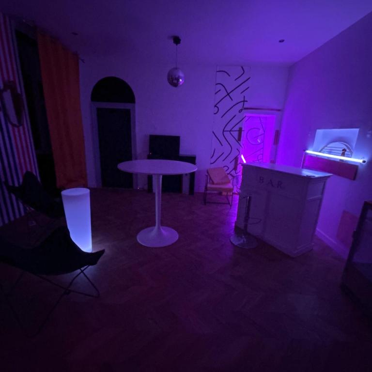 Appartement 4 pers - Jacuzzi & Mini-Bar - Dijon centre ville - Apartment mit 1 Schlafzimmer - 2