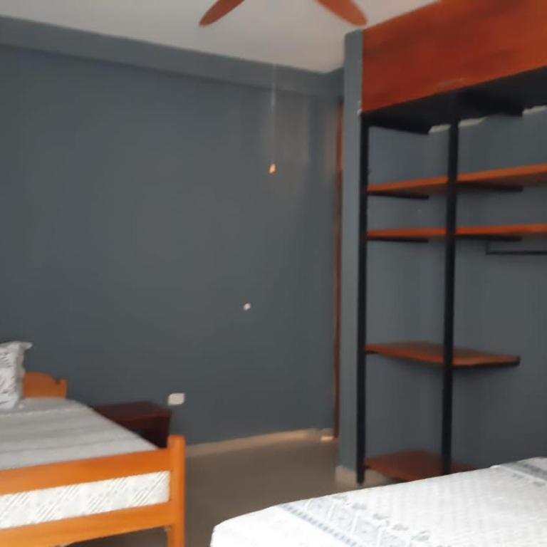 Casa completa, iluminada - One-Bedroom House - 32