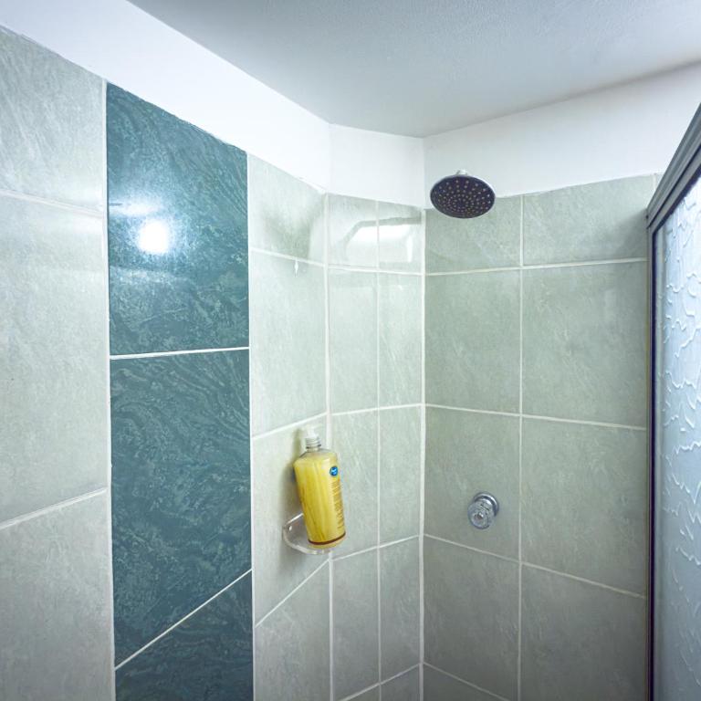 Laureles Coliving House Medellín - Double Room with Shared Bathroom - 6