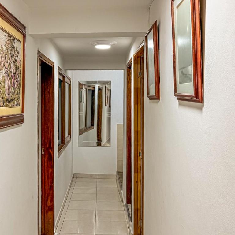 Laureles Coliving House Medellín - Five-Bedroom House - 19