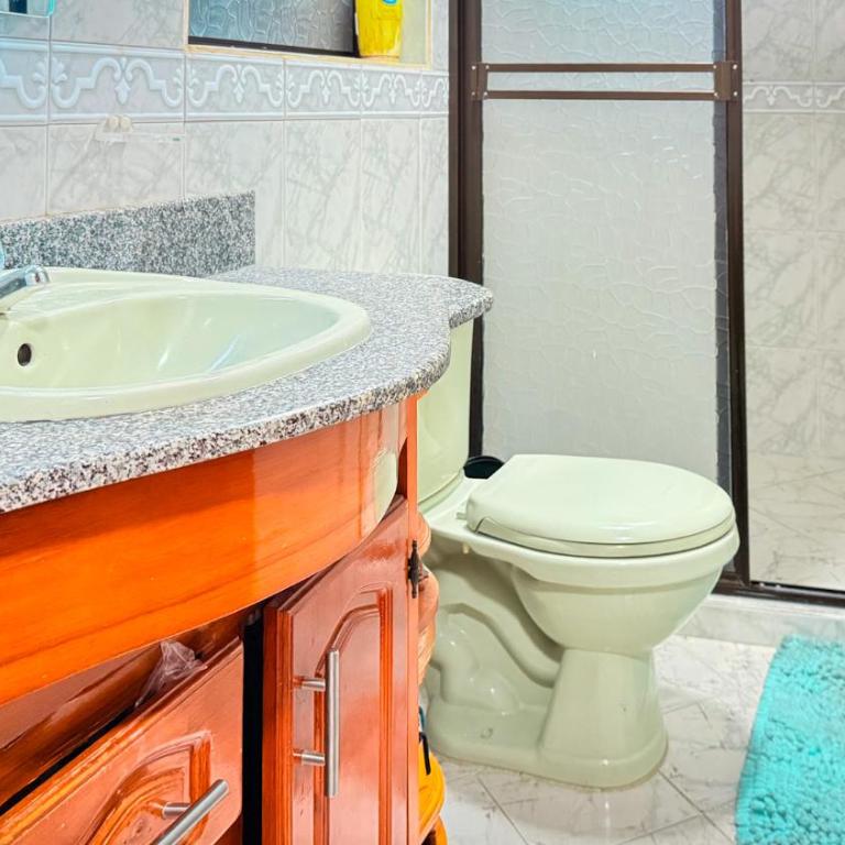 Laureles Coliving House Medellín - Five-Bedroom House - 32