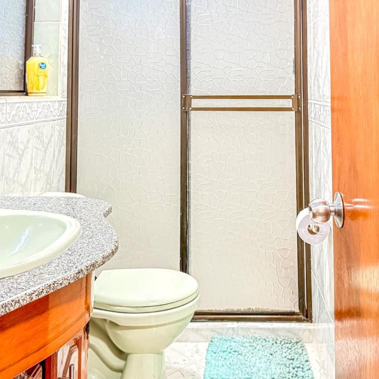 Laureles Coliving House Medellín - Five-Bedroom House - 29