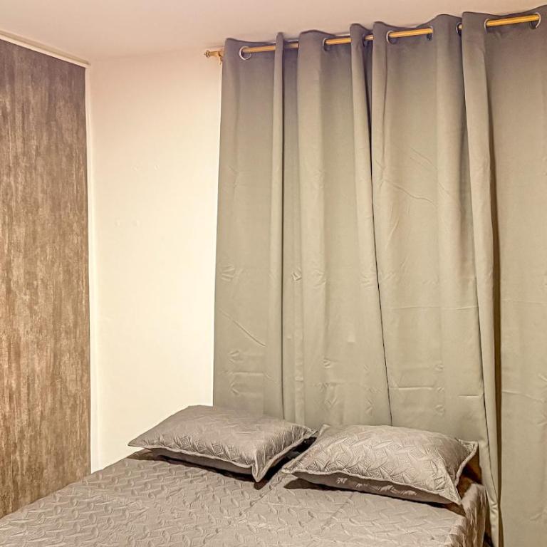 Laureles Coliving House Medellín - Double Room with Shared Bathroom - 13
