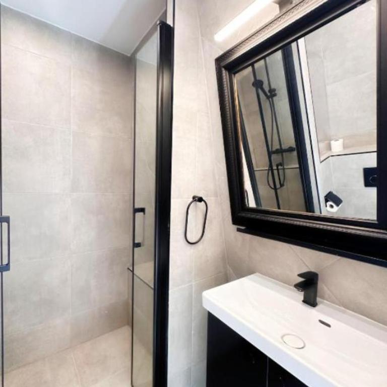 Champs-Élysées Montaigne luxe - One-Bedroom Apartment - 4