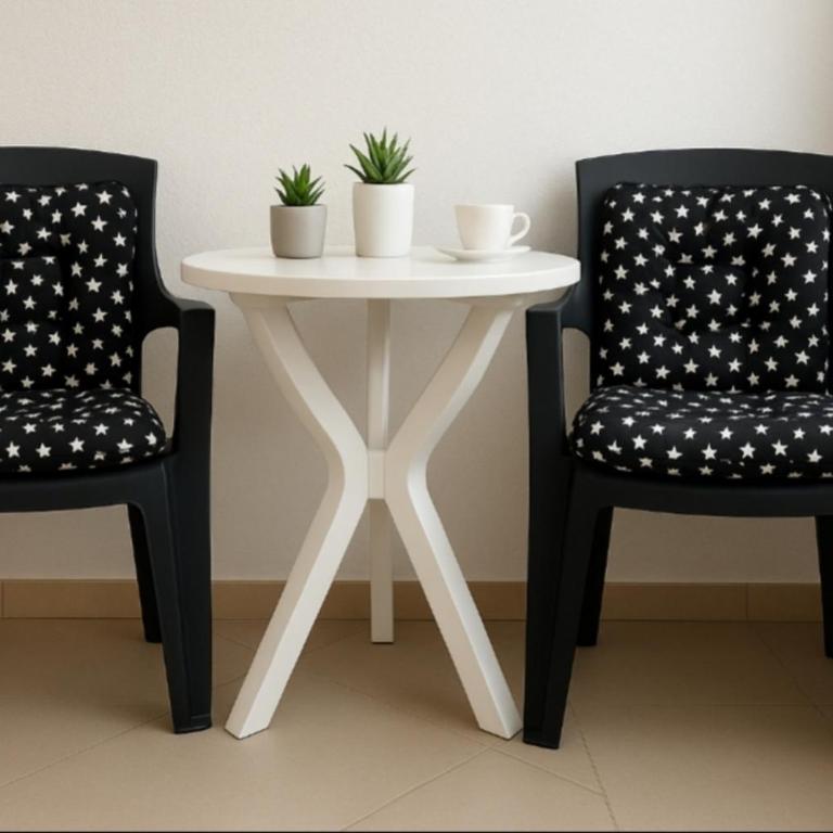 ZARA apartment- Near the Old town ,Cool and shaded ,3 ACs , Free Parking & Peaceful - Two-Bedroom Apartment - 40