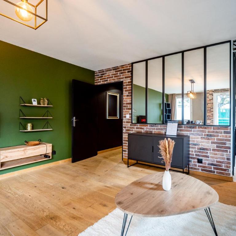 L'Industriel - Proche Hôpital - Parking - Balcon - Two-Bedroom Apartment - 17