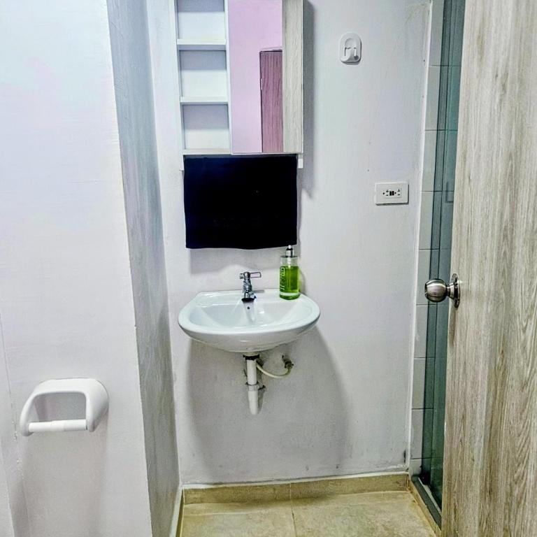 Apartamento Moderno 2H cerca Aeropuerto, Playas y Centro Historico - Three-Bedroom Apartment - 15