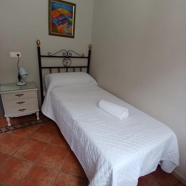 Budget and lovely rooms Macarena B - Three-Bedroom Standard Apartment - 15