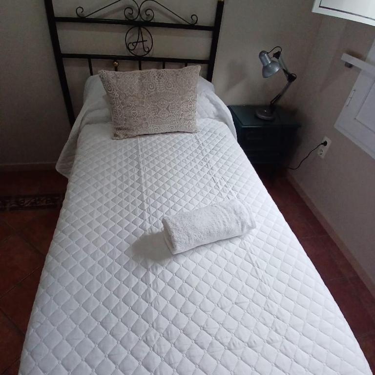 Budget and lovely rooms Macarena B - Three-Bedroom Standard Apartment - 18