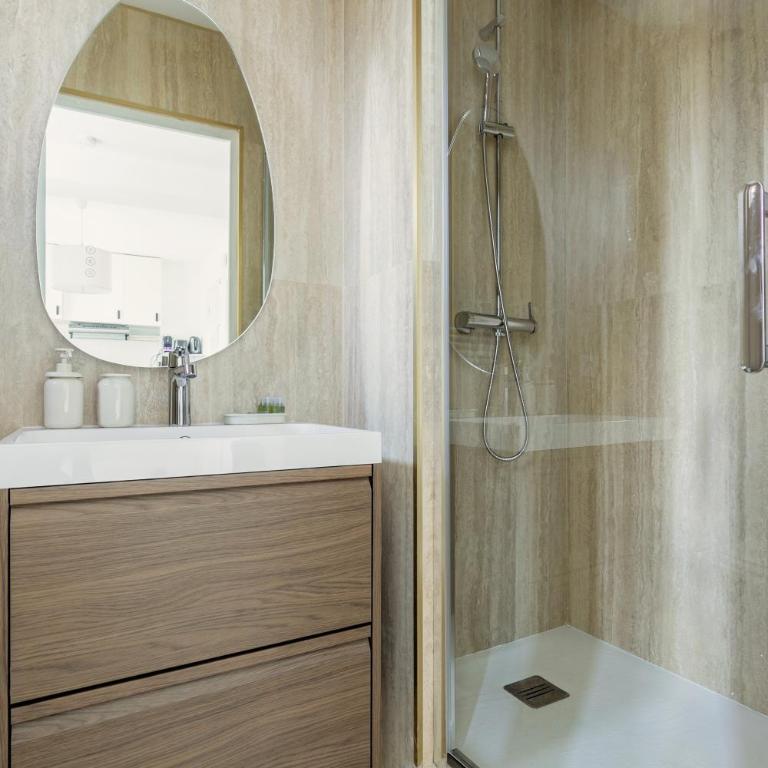 Light-Filled Retreat in historical Paris - Appartement 2 Chambres - 6