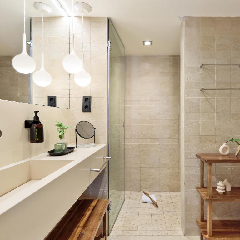 Ola Living Portaferrissa - One-Bedroom Apartment - 8