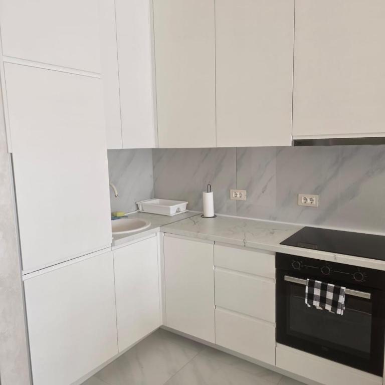 Harmonia Budva 1 - Standardna Dvokrevetna Soba sa Bračnim Krevetom i Zajedničkim Kupatilom - 2