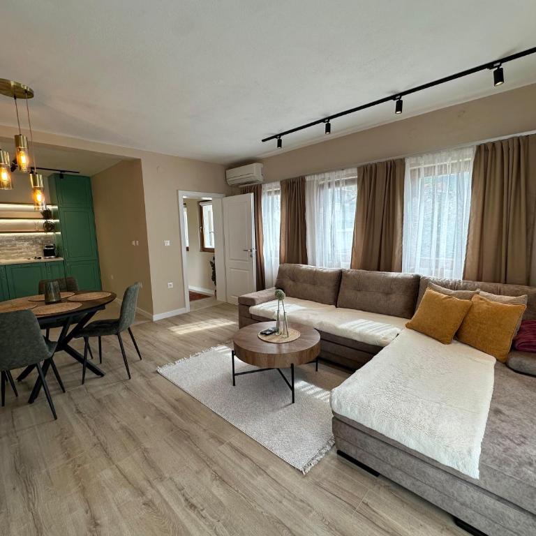 Apartments 16th Street - Two-Bedroom Apartment with Balcony - 5