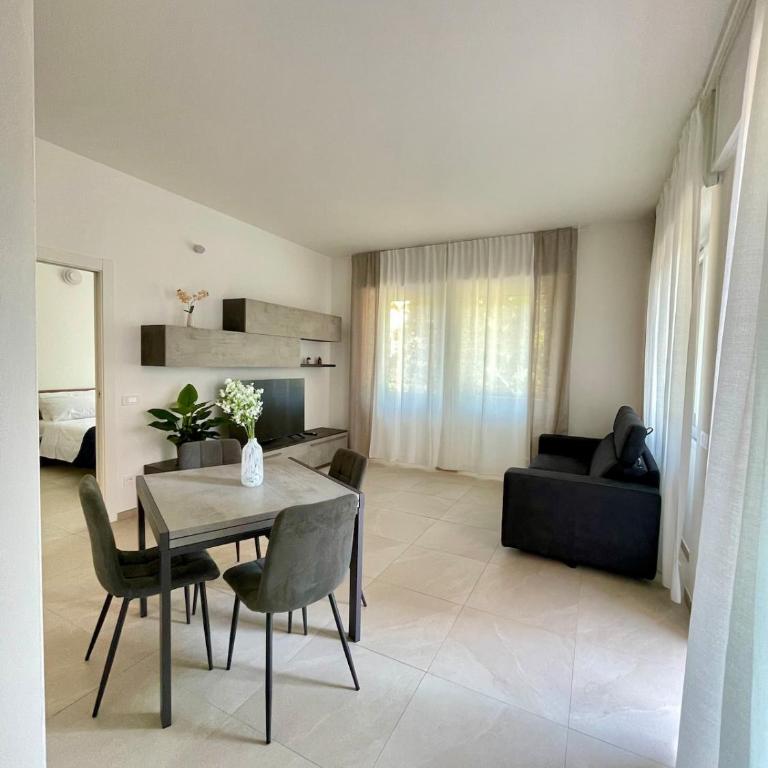 Central Modern Apartment near Lake Como with Elevator and Air Conditioning - Appartamento con 1 Camera da Letto - 1