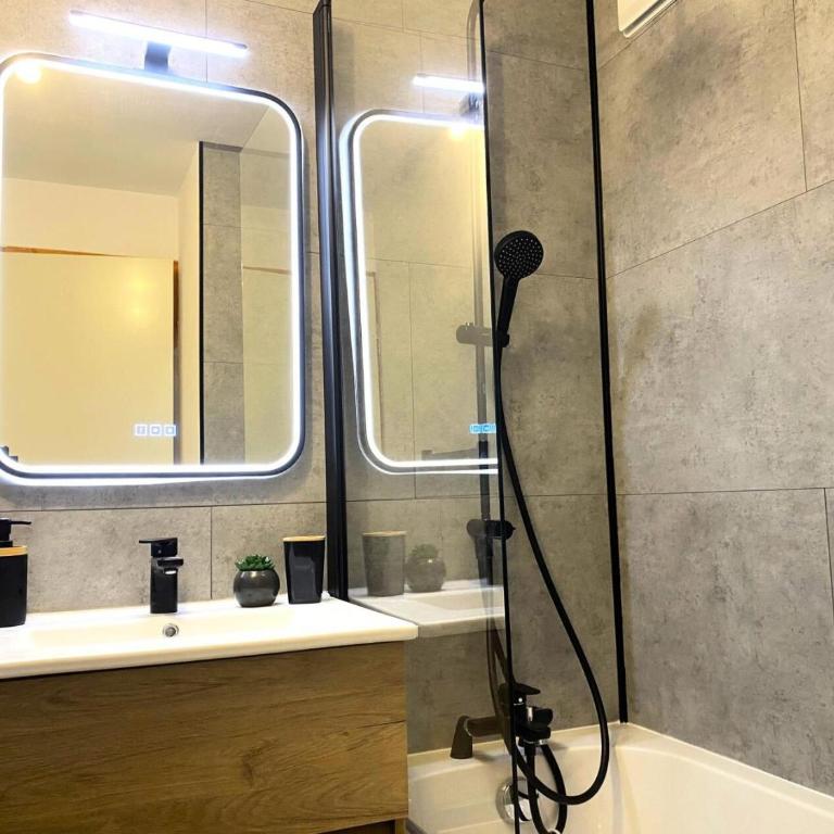 Résidence Les Jardins De Val - Appartement 2 pièces Cabine 6 personnes à Val d'isère à 350m du centre du village et 450m des pistes, place de parking incluse MAE-2664 - Appartement - 7