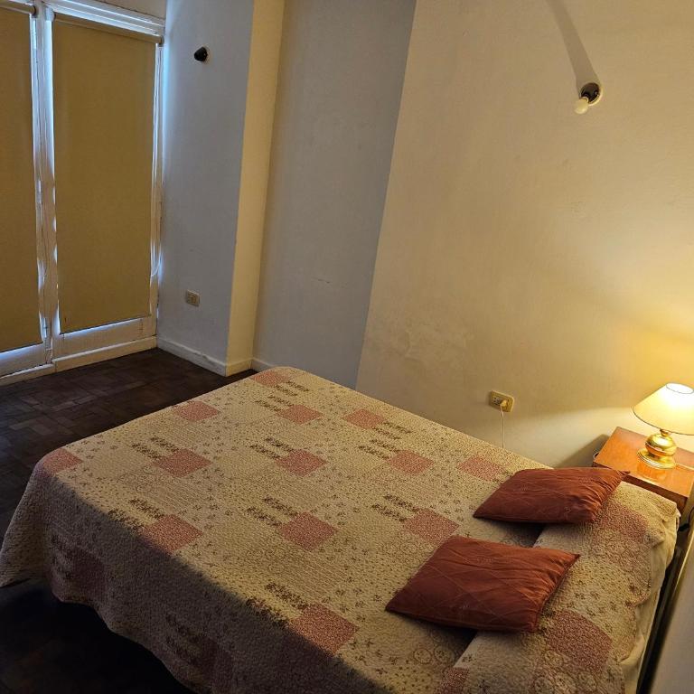 Depto céntrico con terraza - Apartamento de 2 dormitorios - 6