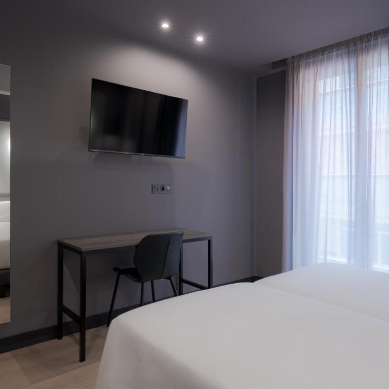 Hotel LIVVO La Escarlata - Habitación Doble con balcón francés - 1 cama doble - 2
