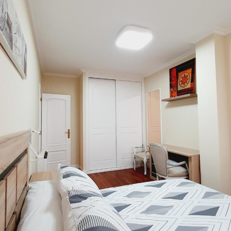En el centro, garaje privado y terraza - Two-Bedroom Apartment - 10